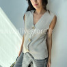 Top Lilou sans manches avec boutons dorés – ALIVE STORE