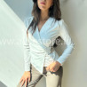 Top Léa croisé blanc élégant avec détail argenté – ALIVE STORE