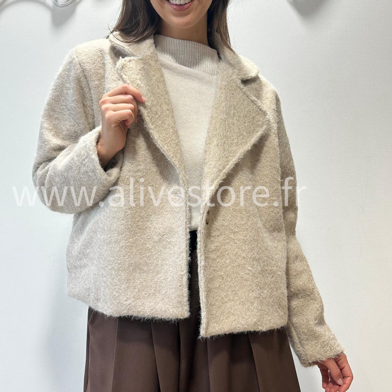 MANTEAU COURT LINA EN BEIGE – ALIVE STORE