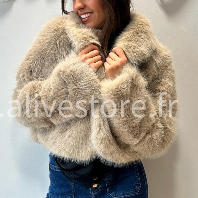 Veste Mia courte en fausse fourrure – beige ou noir | ALIVE STORE