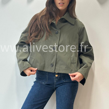 VESTE ROMY BEIGE COURTE CLASSIQUE – ALIVE STORE